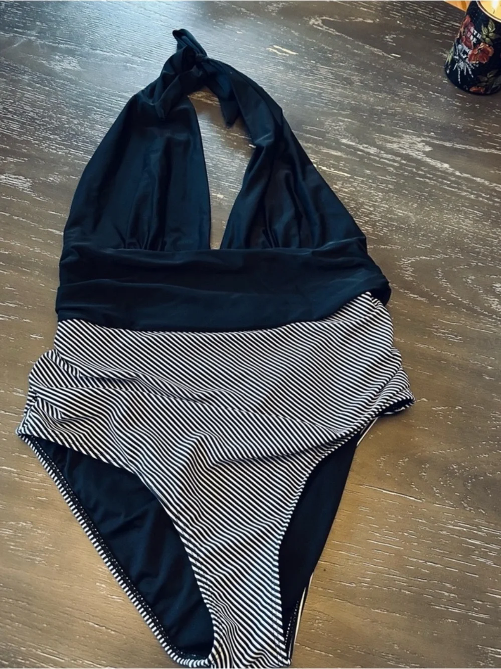 Very flattering swimsuit. Size Large/XL